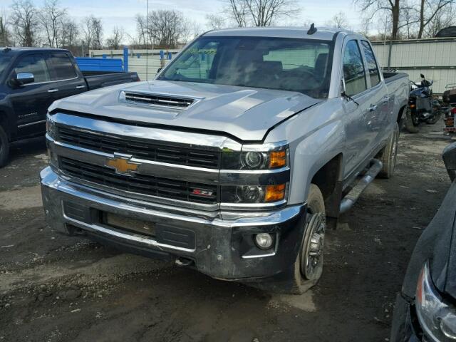 1GC2KWEY2HZ215505 - 2017 CHEVROLET SILVERADO SILVER photo 2