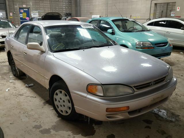 4T1BG12KXTU729267 - 1996 TOYOTA CAMRY DX GOLD photo 1