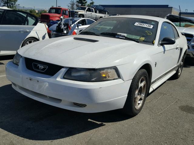 1FAFP404X2F210997 - 2002 FORD MUSTANG WHITE photo 2