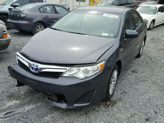 4T1BD1FK0EU114409 - 2014 TOYOTA CAMRY HYBR GRAY photo 2