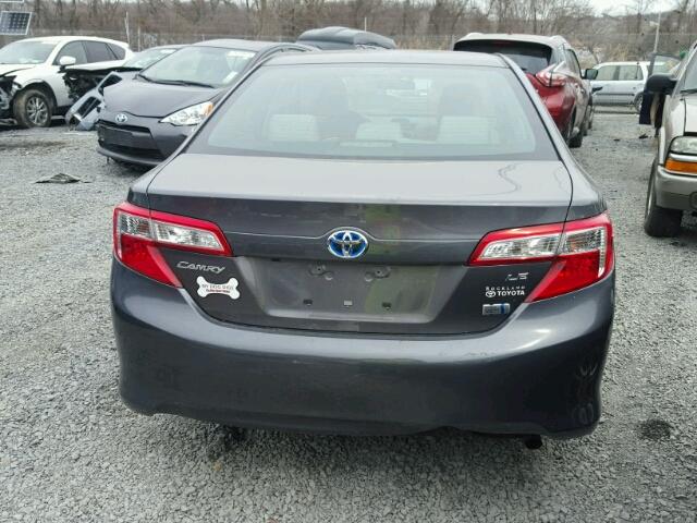 4T1BD1FK0EU114409 - 2014 TOYOTA CAMRY HYBR GRAY photo 4