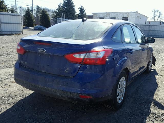 1FAHP3F25CL246592 - 2012 FORD FOCUS SE BLUE photo 4