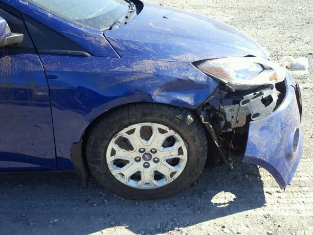 1FAHP3F25CL246592 - 2012 FORD FOCUS SE BLUE photo 9