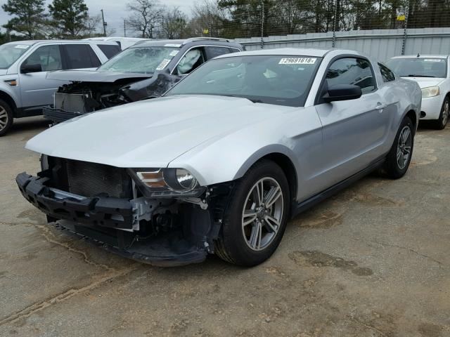 1ZVBP8AM1B5165997 - 2011 FORD MUSTANG SILVER photo 2