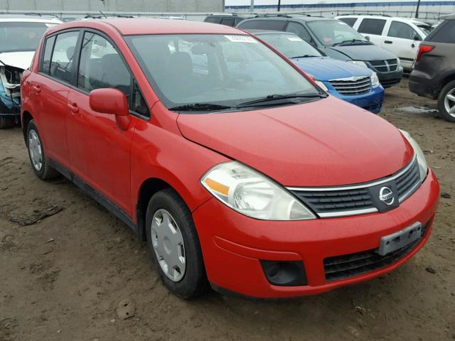 3N1BC13E29L363724 - 2009 NISSAN VERSA S RED photo 1