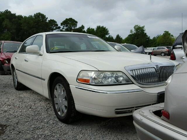 1LNHM83W83Y689972 - 2003 LINCOLN TOWN CAR C WHITE photo 1