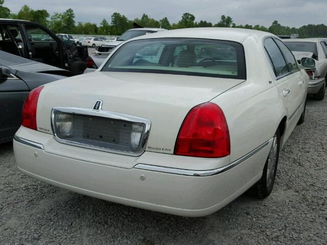 1LNHM83W83Y689972 - 2003 LINCOLN TOWN CAR C WHITE photo 4