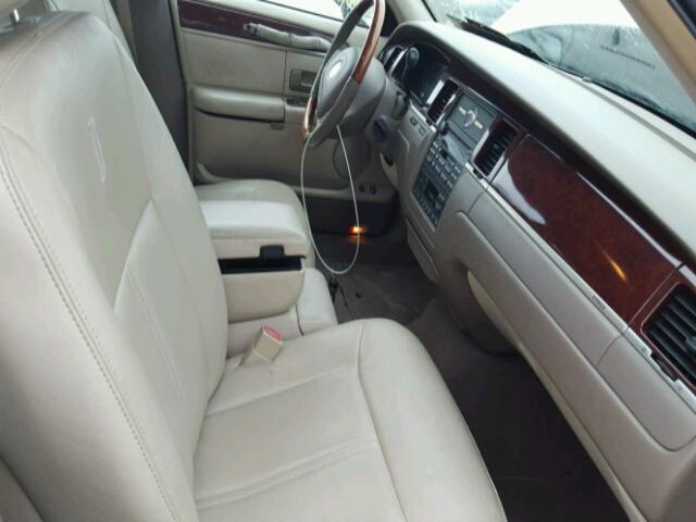 1LNHM83W83Y689972 - 2003 LINCOLN TOWN CAR C WHITE photo 5