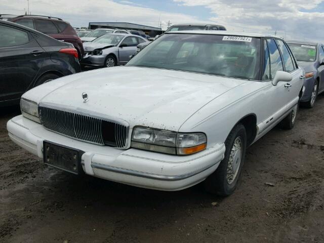 1G4CW52K4TH623145 - 1996 BUICK PARK AVENU WHITE photo 2