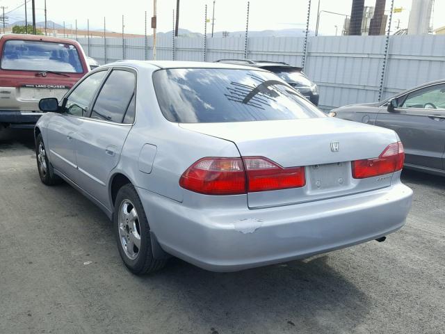 JHMCG5640YC009676 - 2000 HONDA ACCORD LX SILVER photo 3