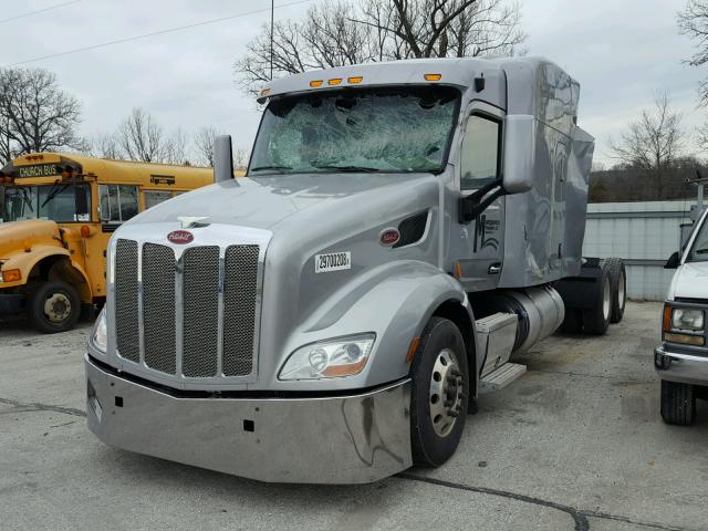 1XPBDP9X7GD321718 - 2016 PETERBILT 579 SILVER photo 2