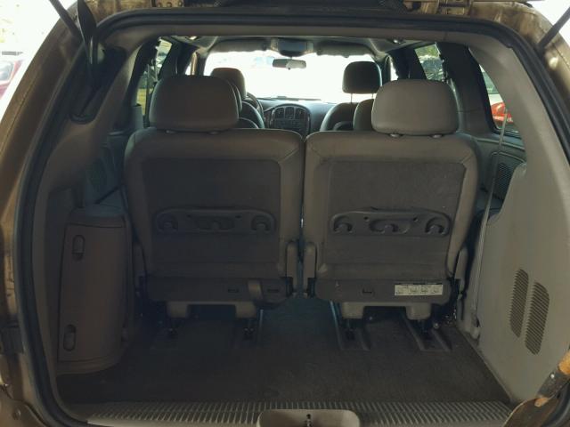 2C4GP54L11R146670 - 2001 CHRYSLER TOWN & COU GOLD photo 9