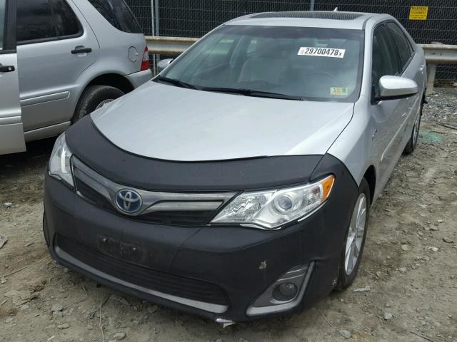 4T1BD1FK7DU068446 - 2013 TOYOTA CAMRY HYBR SILVER photo 2