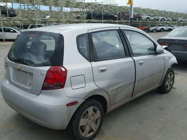 KL1TD666X8B247453 - 2008 CHEVROLET AVEO BASE Srebrny zdjęcie 4