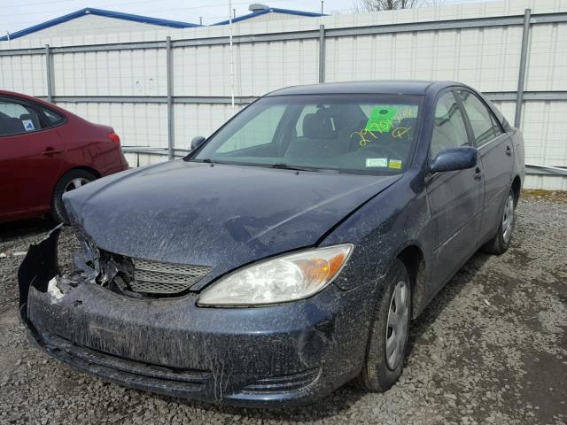 4T1BE32KX4U288436 - 2004 TOYOTA CAMRY LE BLUE photo 2