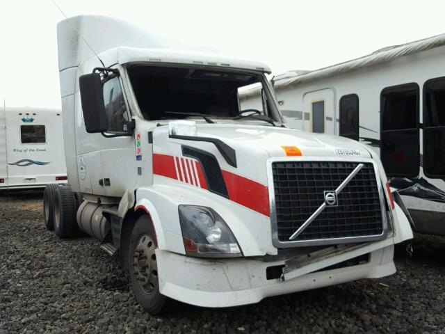 4V4NC9KH99N271440 - 2009 VOLVO VN VNL WHITE photo 1