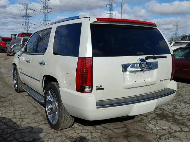 1GYUKBEF4AR120556 - 2010 CADILLAC ESCALADE L WHITE photo 3