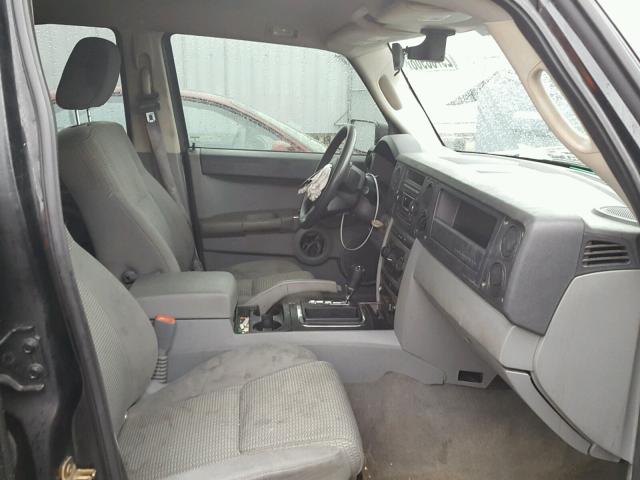 1J8HH48K26C216215 - 2006 JEEP COMMANDER BLACK photo 5