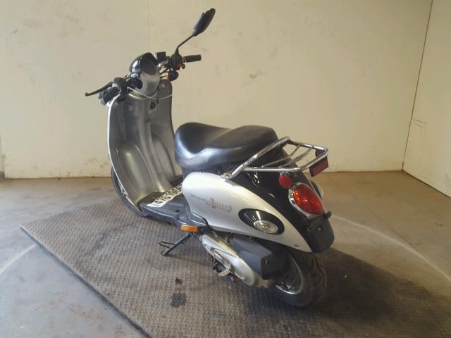 5F02P32AX61900017 - 2009 ARNES SCOOTER SILVER photo 3