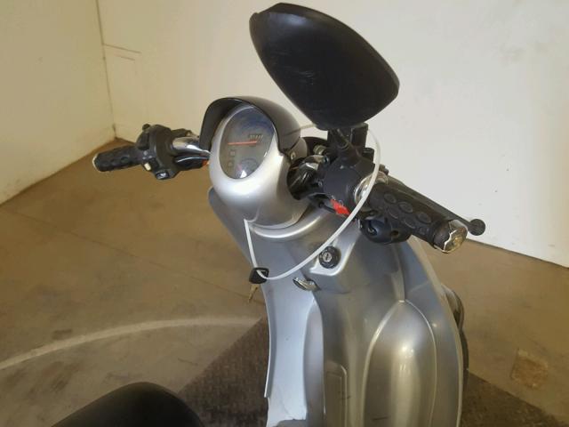 5F02P32AX61900017 - 2009 ARNES SCOOTER SILVER photo 5