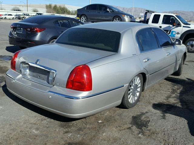 1LNHM81W54Y639308 - 2004 LINCOLN TOWN CAR E SILVER photo 4