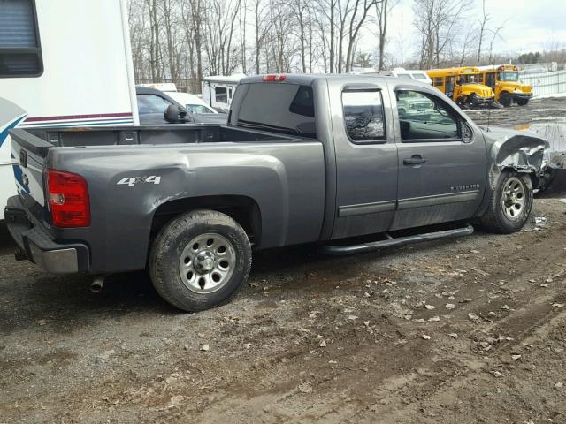 1GCRKREA5BZ350892 - 2011 CHEVROLET SILVERADO GRAY photo 4