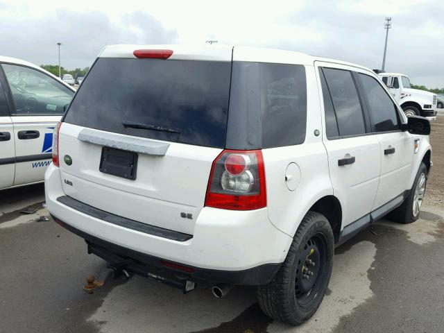 SALFP24N08H043928 - 2008 LAND ROVER LR2 SE WHITE photo 4