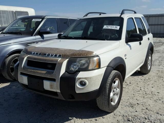 SALNY22295A449583 - 2005 LAND ROVER FREELANDER WHITE photo 2