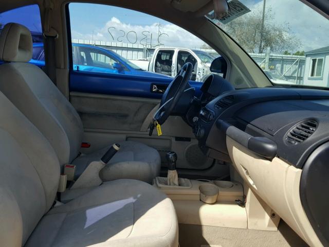 3VWBB61C7WM021333 - 1998 VOLKSWAGEN NEW BEETLE 蓝色 照片 5