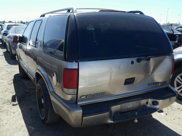 1GNCS13W9Y2126040 - 2000 CHEVROLET BLAZER BEIGE photo 3