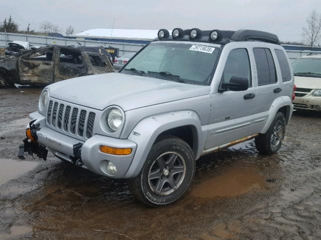 1J4GL38K33W569384 - 2003 JEEP LIBERTY RE SILVER photo 2