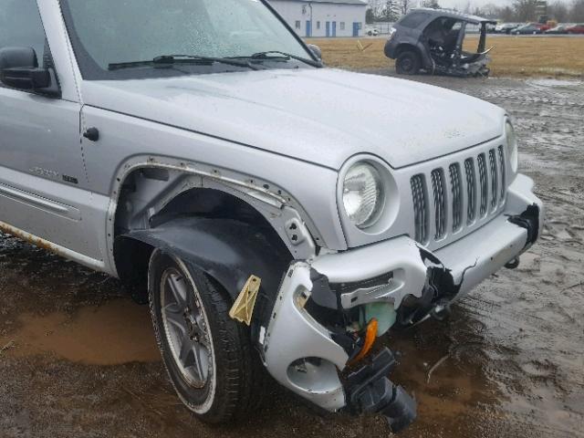 1J4GL38K33W569384 - 2003 JEEP LIBERTY RE SILVER photo 9