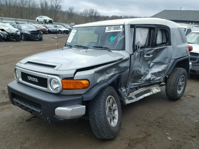 JTEBU4BF4CK134407 - 2012 TOYOTA FJ CRUISER SILVER photo 2