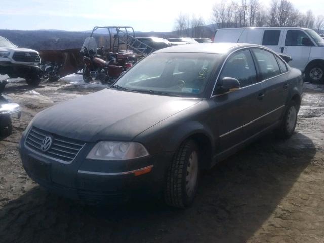 WVWMD63B04E173936 - 2004 VOLKSWAGEN PASSAT GL GREEN photo 2