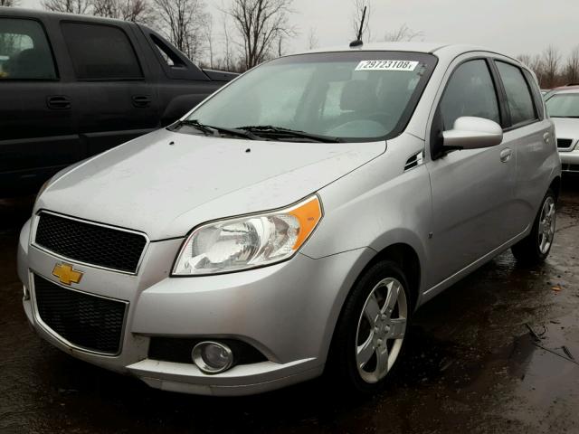 KL1TG66E29B398464 - 2009 CHEVROLET AVEO LT SILVER photo 2