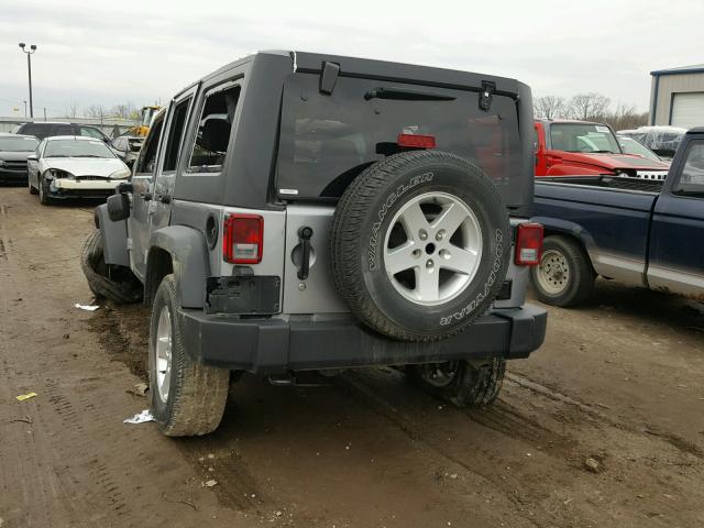 1C4HJWDGXHL596268 - 2017 JEEP WRANGLER U GRAY photo 3