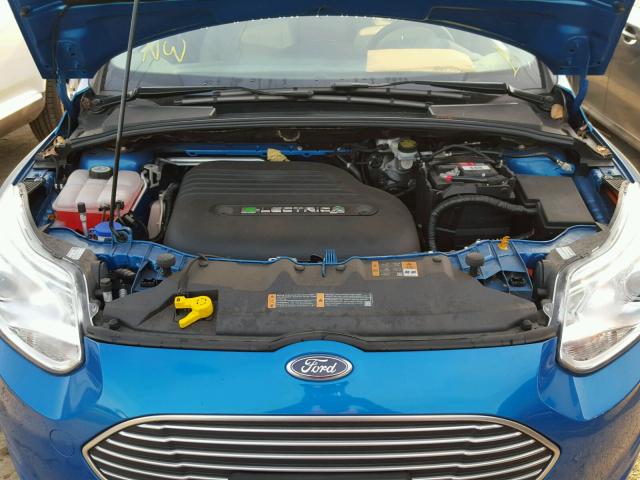 1FADP3R42DL335663 - 2013 FORD FOCUS BEV BLUE photo 7