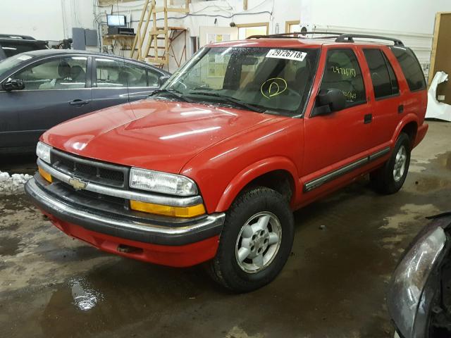 1GNDT13W0Y2293212 - 2000 CHEVROLET BLAZER RED photo 2