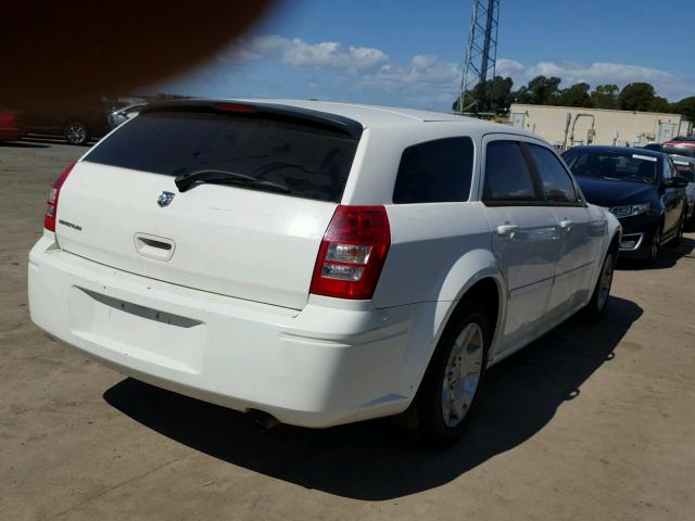 2D4FV47T66H416726 - 2006 DODGE MAGNUM SE WHITE photo 4