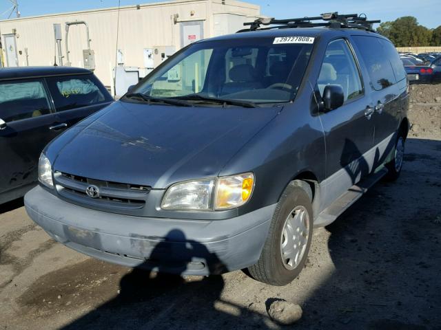 4T3ZF13C2WU068399 - 1998 TOYOTA SIENNA LE GRAY photo 2