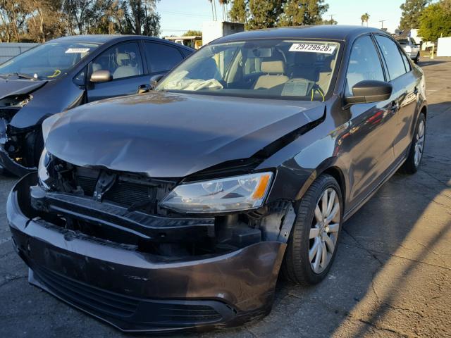 3VW2K7AJ2BM060460 - 2011 VOLKSWAGEN JETTA BASE 棕色 照片 2