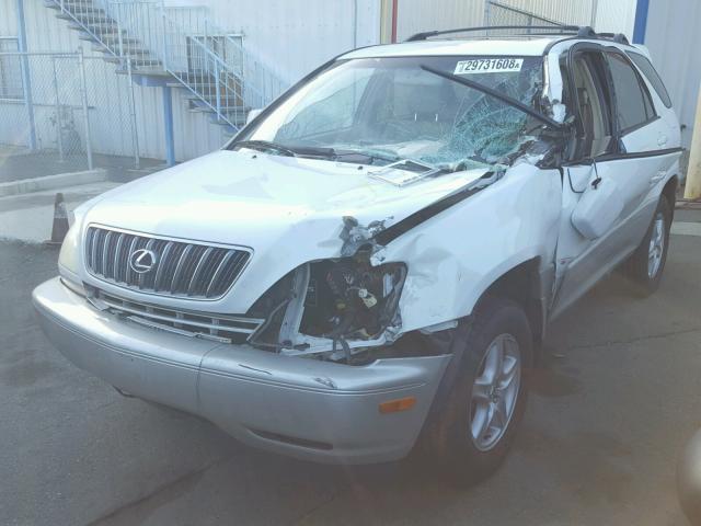 JTJGF10U820122000 - 2002 LEXUS RX 300 WHITE photo 2