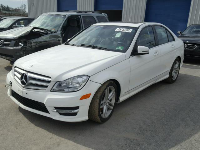 WDDGF8AB1DR263097 - 2013 MERCEDES-BENZ C 300 4MAT WHITE photo 2