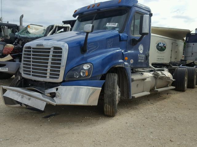 3AKJGED55GSHF5815 - 2016 FREIGHTLINER CASCADIA 1 BLUE photo 2