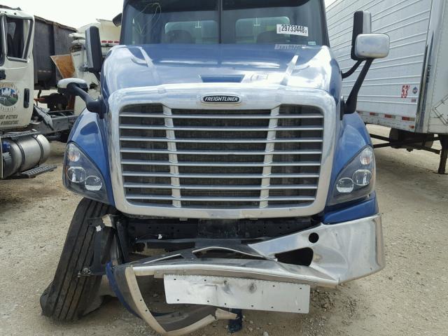 3AKJGED55GSHF5815 - 2016 FREIGHTLINER CASCADIA 1 BLUE photo 7