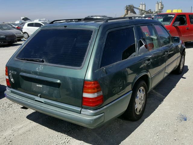 WDBEA92EXRF282088 - 1994 MERCEDES-BENZ E 320 GREEN photo 4