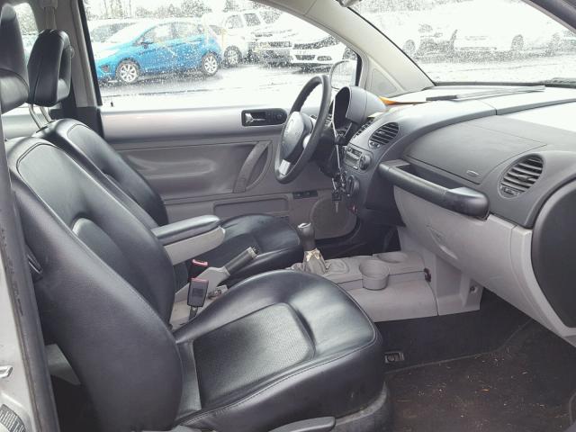 3VWCK21C81M458750 - 2001 VOLKSWAGEN NEW BEETLE 银色 照片 5