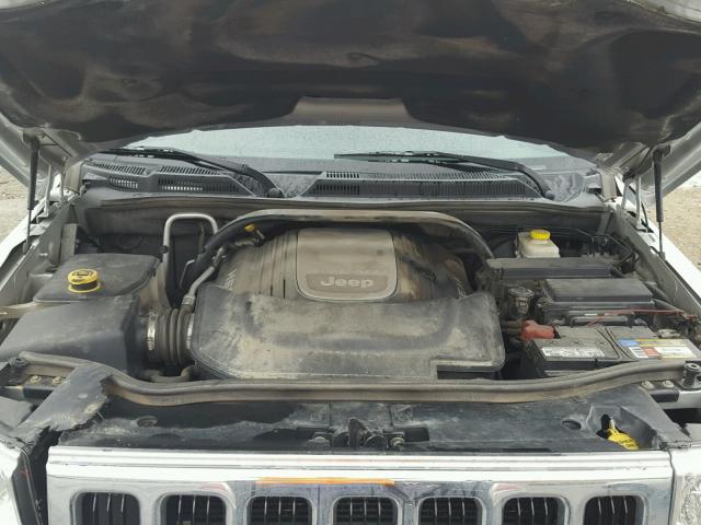 1J8HG58226C366902 - 2006 JEEP COMMANDER SILVER photo 7