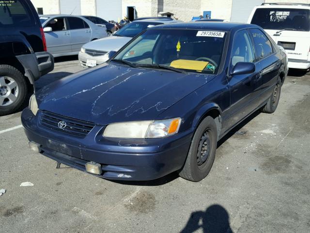 JT2BG22K1W0229058 - 1998 TOYOTA CAMRY CE BLUE photo 2