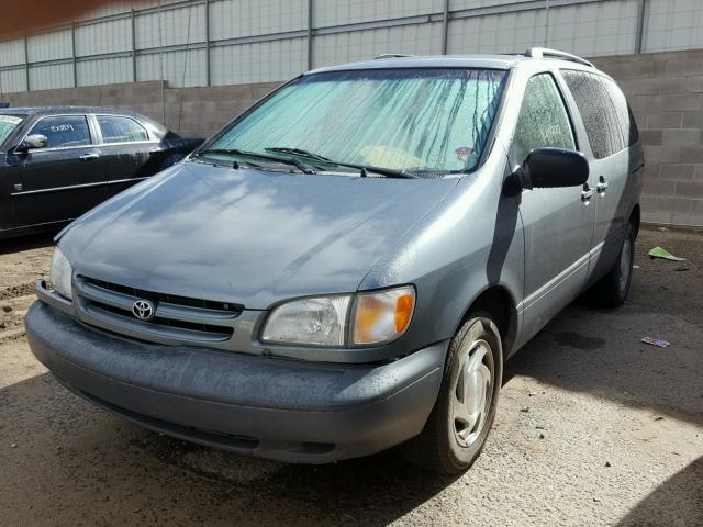 4T3ZF13C1WU017007 - 1998 TOYOTA SIENNA LE GRAY photo 2